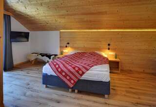Отели типа «постель и завтрак» Dom Górski Карпач Улучшенный четырехместный номер с балконом-5